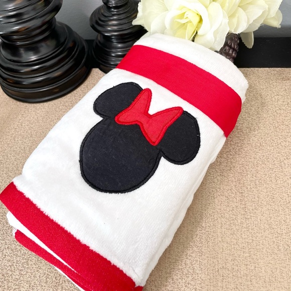 NWT Set of 2 MINNIE Hand Towels - Picture 3 of 6